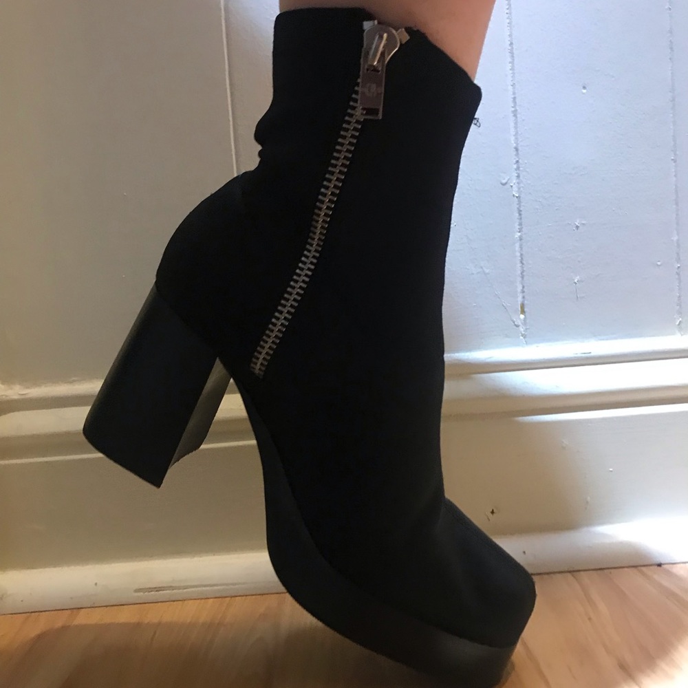 Black platform boots - Picture 2 of 5